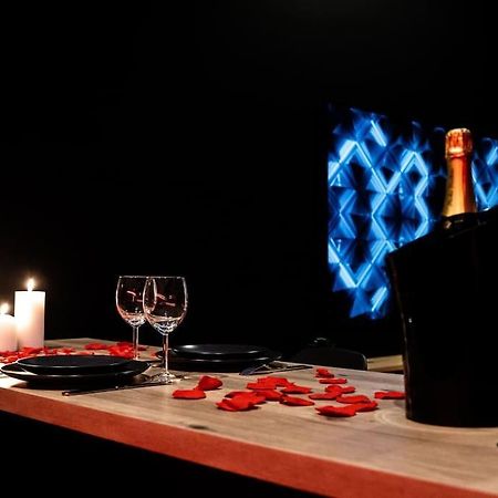 Loveroom O Diable Des Plaisirs Avec Jacuzzi Tourcoing Exterior photo