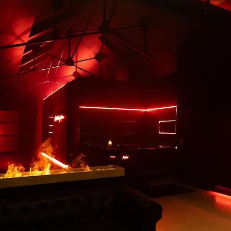 Loveroom O Diable Des Plaisirs Avec Jacuzzi Tourcoing Exterior photo