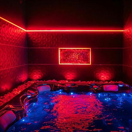 Loveroom O Diable Des Plaisirs Avec Jacuzzi Tourcoing Exterior photo