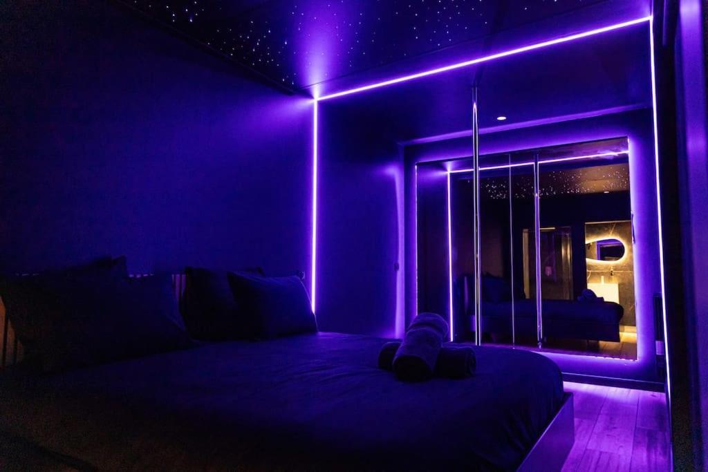Loveroom O Diable Des Plaisirs Avec Jacuzzi Tourcoing Exterior photo