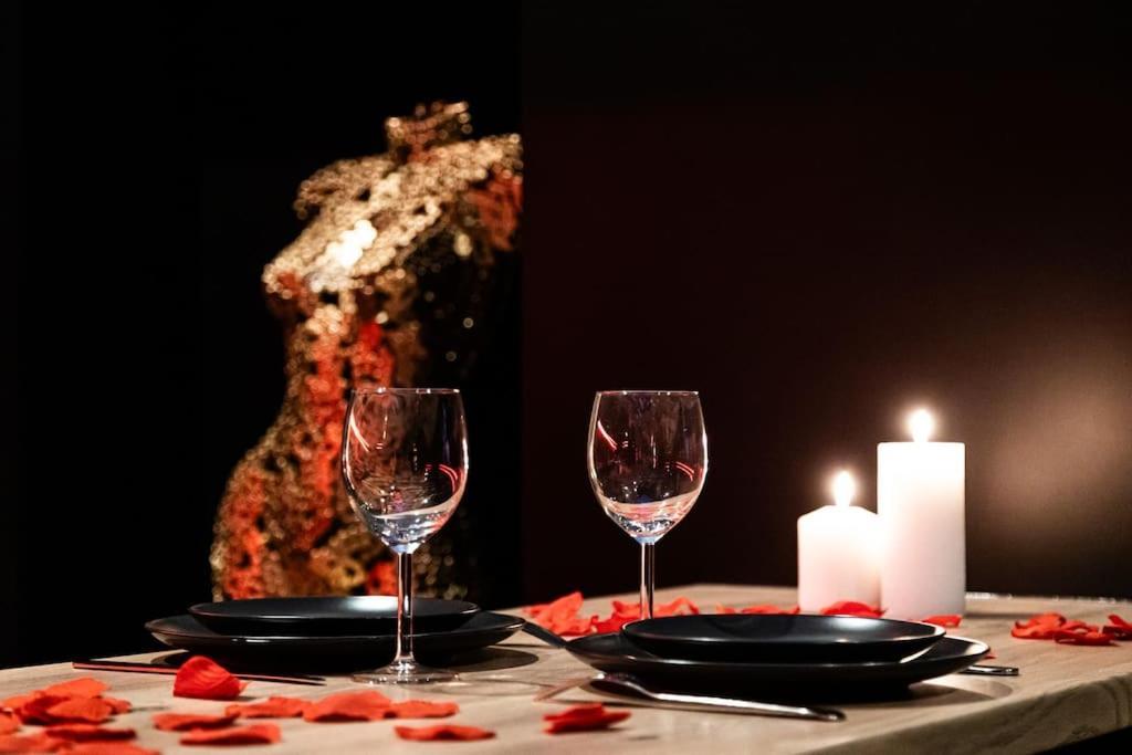 Loveroom O Diable Des Plaisirs Avec Jacuzzi Tourcoing Exterior photo