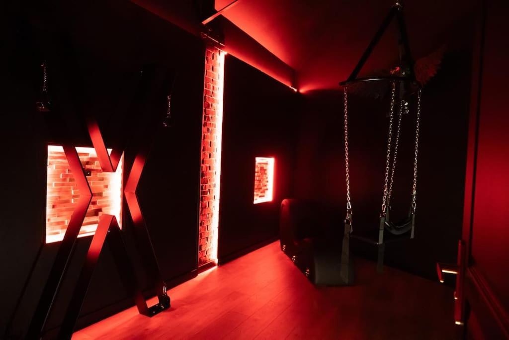 Loveroom O Diable Des Plaisirs Avec Jacuzzi Tourcoing Exterior photo